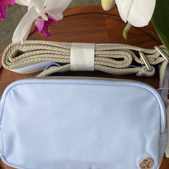 Lululemon Pastel Blue / Raw Linen Everywhere Crossbody Bag - Picture 7 of 8